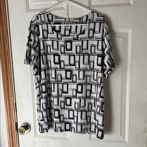 JM Collection Monochrome Geometric Short Sleeve Tee